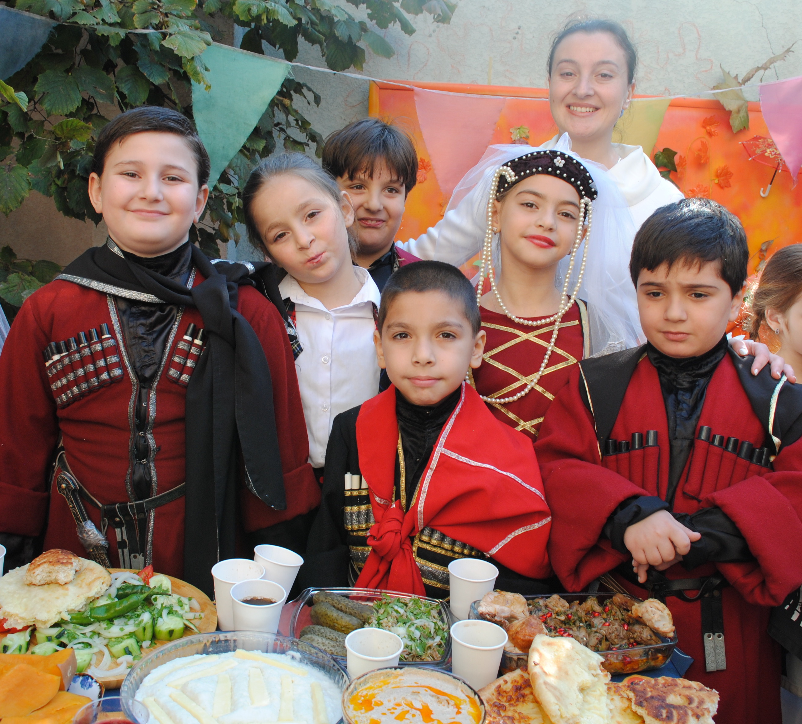 ღონისძიების სამზადისი, დიდი დატვირთვით და სამზადისით მიმდინარეობს სკოლაში, მუსიკის პედაგოგი ნინო ნადირაძე დაუღალავად შრომობს და შედეგიც არ აყოვნებს!!!   პროექტის ფოტო და ვიდეო მასალაზე იზრუნა, სკოლის პიარ მენეჯერმა მანანა გაბრჭიძემ