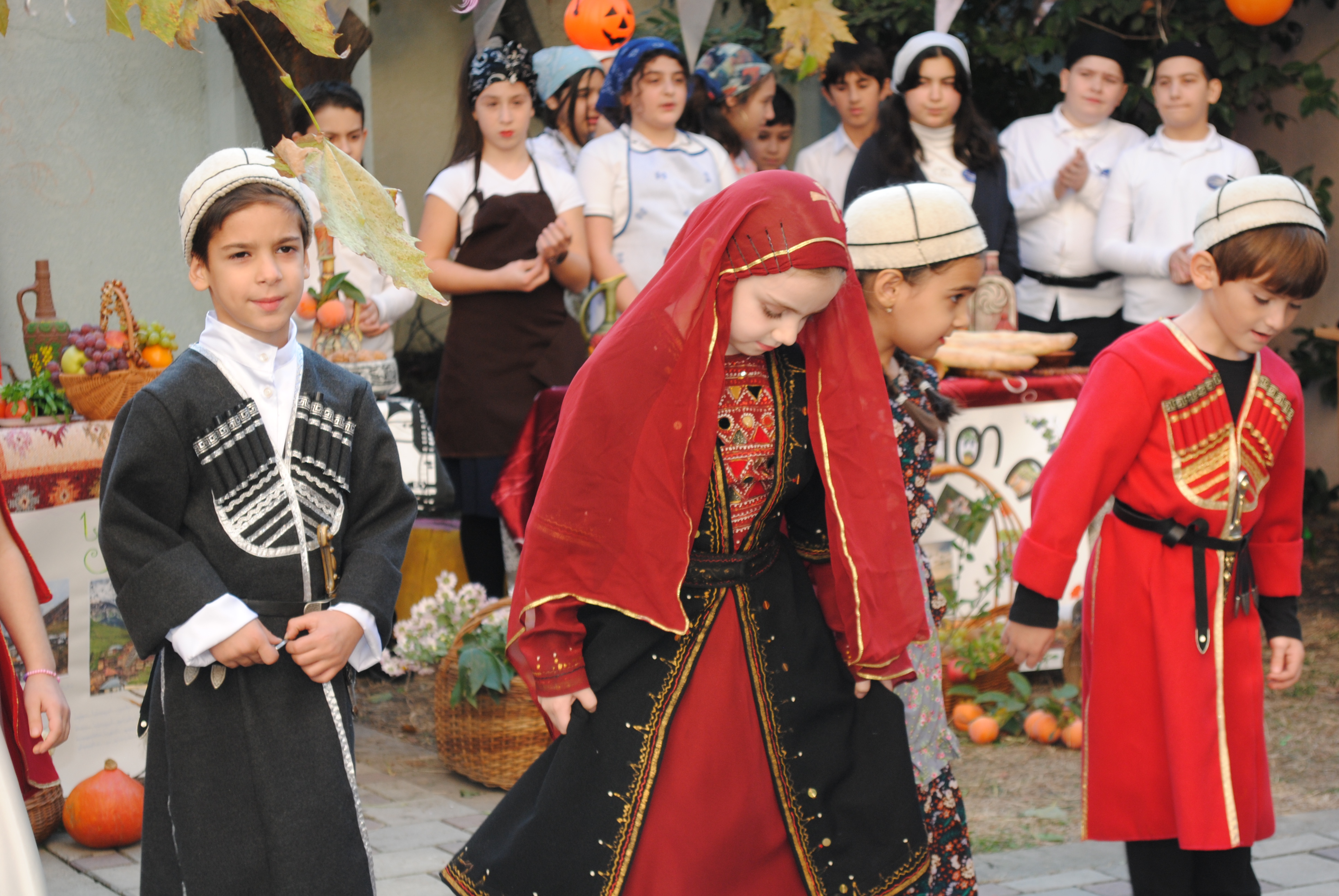 ღონისძიების სამზადისი, დიდი დატვირთვით და სამზადისით მიმდინარეობს სკოლაში, მუსიკის პედაგოგი ნინო ნადირაძე დაუღალავად შრომობს და შედეგიც არ აყოვნებს!!!   პროექტის ფოტო და ვიდეო მასალაზე იზრუნა, სკოლის პიარ მენეჯერმა მანანა გაბრჭიძემ